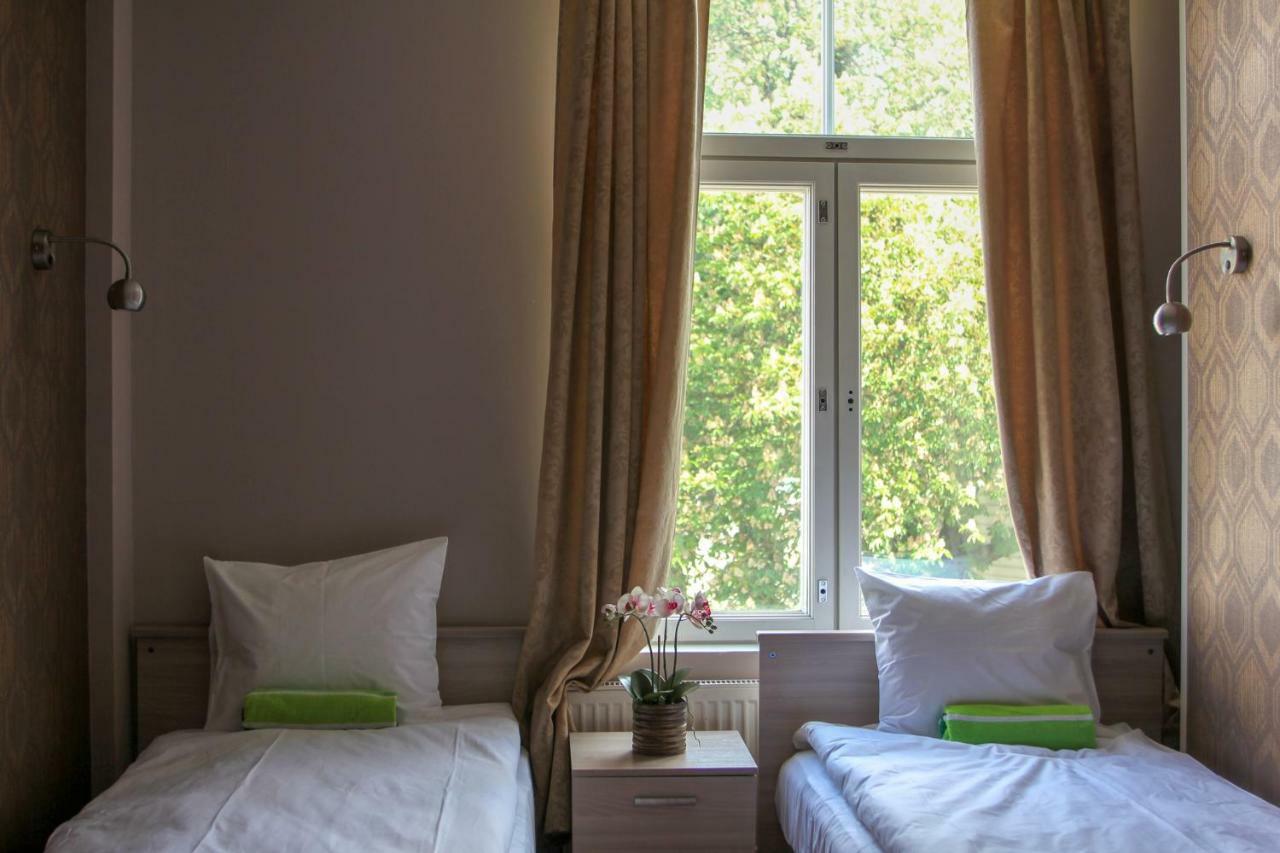 Villa Kadriorg Hostel Tallinn Exterior photo